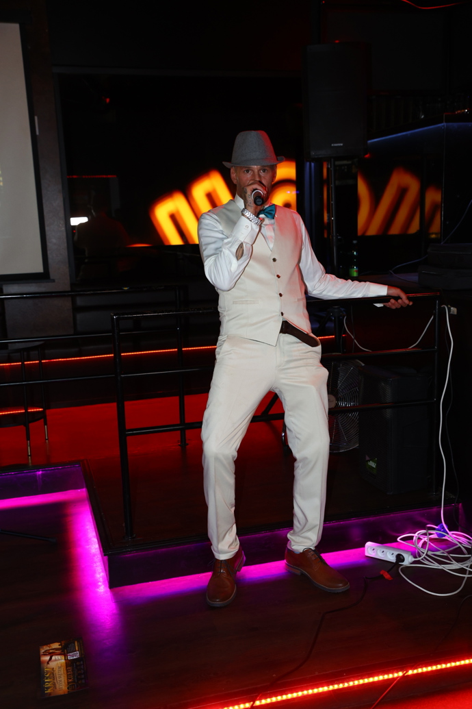 FOTO: Sámer Issa zazpíval nový song pro fanoušky. – stránka 18