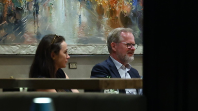 FOTO: Dobrá nálada neopouštěla politika ani v interiéru podniku