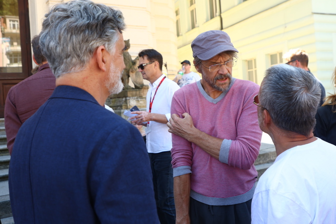 FOTO: Herci zašli do Městského divadla na promítání filmu Šeptej. – stránka 700