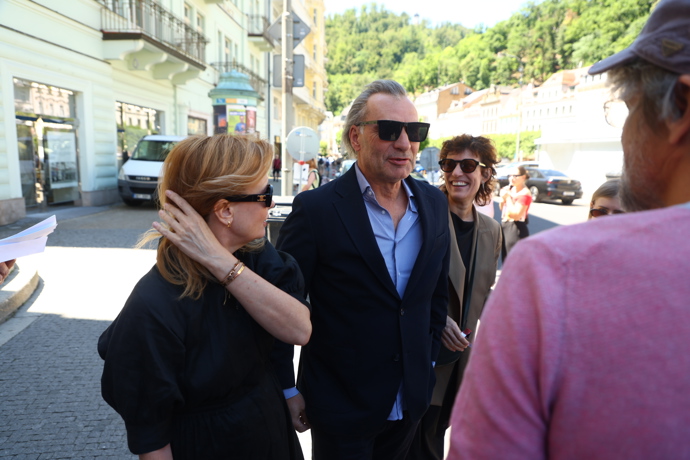 FOTO: Jiří Macháček dorazil s manželkou a Jitkou Schneiderovou. – stránka 4