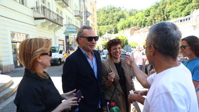 FOTO: Herci zašli do Městského divadla na promítání filmu Šeptej.