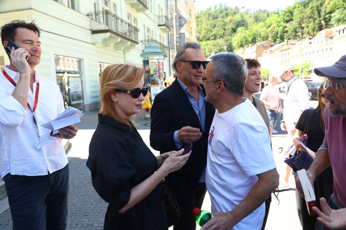 FOTO: Herci zašli do Městského divadla na promítání filmu Šeptej. – stránka 1