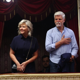 Prezident Petr Pavel a Eva Pavlová si potlesku vážili.