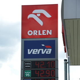 Ceny pohonných hmot v Praze se na benzinkách liší.