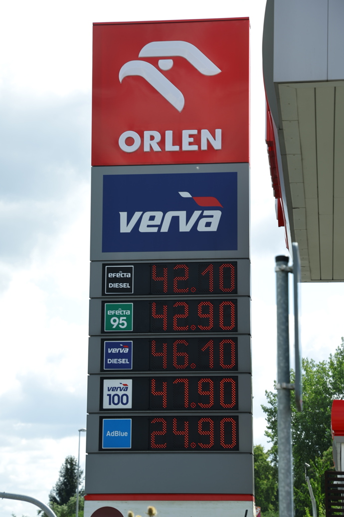 FOTO: Ceny pohonných hmot v Praze se na benzinkách liší. – stránka 9
