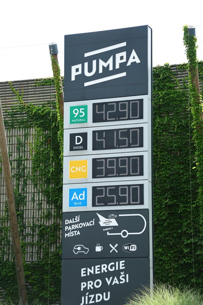 FOTO: Ceny pohonných hmot na Pumpě v Průhonicích.