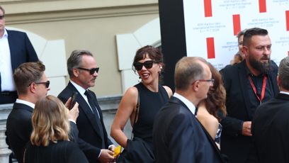 FOTO: Maggie Gyllenhaal byla samý úsměv.