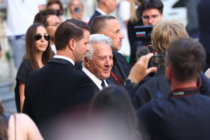 FOTO: Dustin Hoffman míří na červený koberec. – stránka 1332