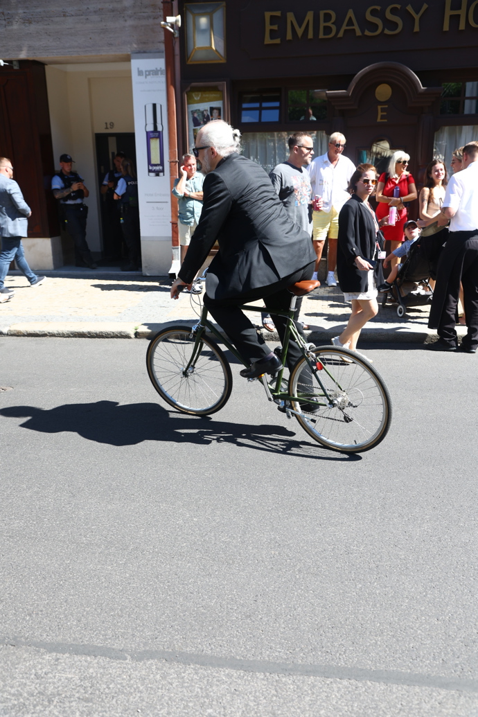 FOTO: Karel Och na bicyklu. – stránka 10