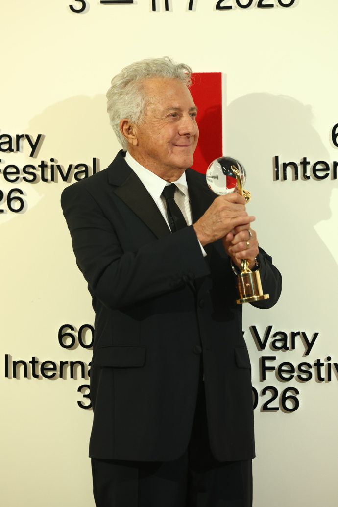 FOTO: Dustin Hoffman měl celý večer úsměv na tváři. – stránka 811