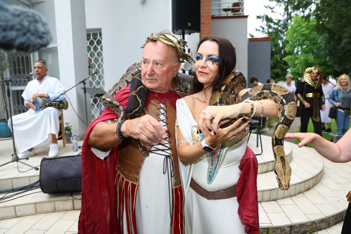 FOTO: Petr Janda s hadem. – stránka 25
