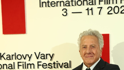 FOTO: Dustin Hoffman s Křišťálovým globusem za mimořádný umělecký přínos světové kinematografii.