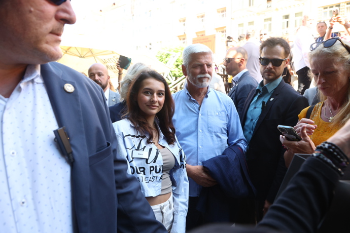 FOTO: Prezident Petr Pavel byl samý úsměv. – stránka 660