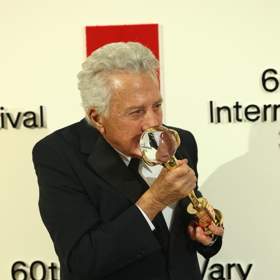 Dustin Hoffman s Křišťálovým globusem za mimořádný umělecký přínos světové kinematografii.