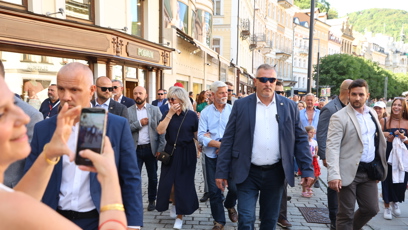 FOTO: Všichni chtěli fotku prezidentského páru.