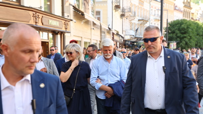 FOTO: Prezidentský pár strážila ochranka.