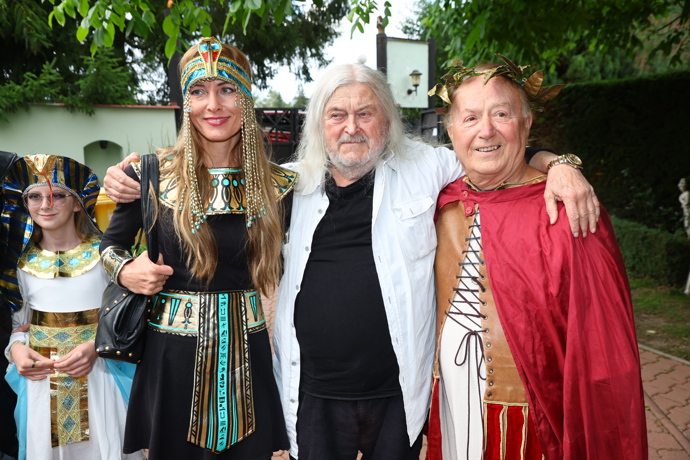 FOTO: Petr Janda si party moc užíval. – stránka 17