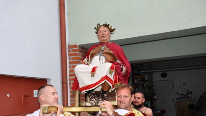 FOTO: Petr Janda v roli Caesara na svých narozeninách.