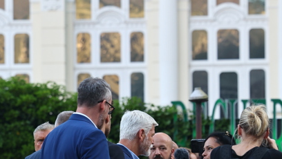 FOTO: Petr Pavel dostal jako dar svoji podobiznu.