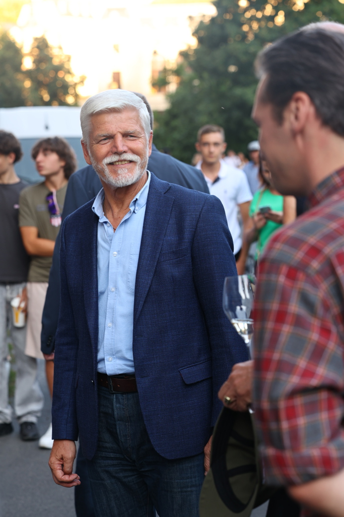 FOTO: Petr Pavel byl v dobré náladě. – stránka 50