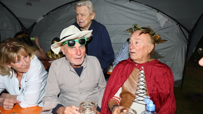 FOTO: Petr Janda si oslavu užíval plnými doušky.