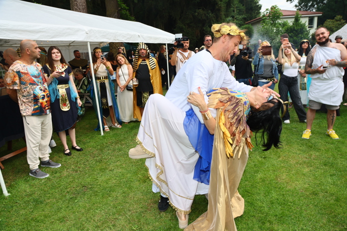 FOTO: Oslavu Petra Jandy si hosté pořádně užili. – stránka 38