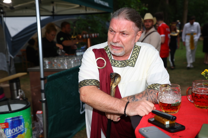 FOTO: Petr Kolář si dal pivečko.