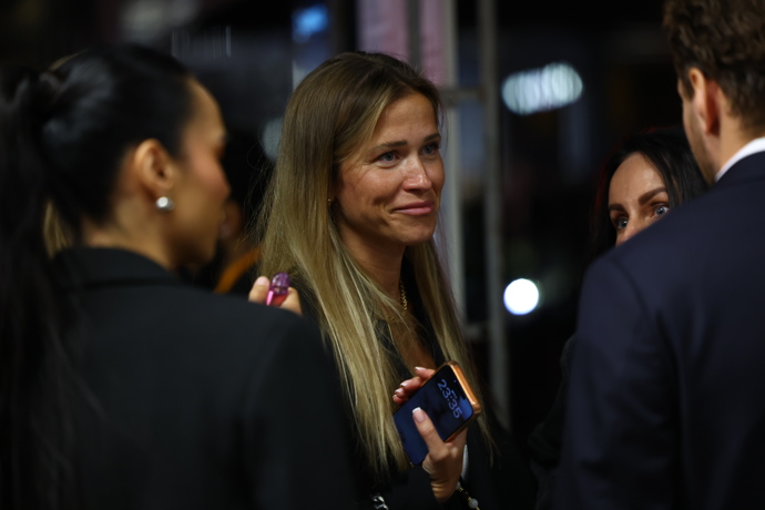 FOTO: Mirek Dubovický byl na festivalu ve Varech s partnerkou Sarah, potkal tam ale i svou ex Veroniku Kopřivovou. – stránka 805