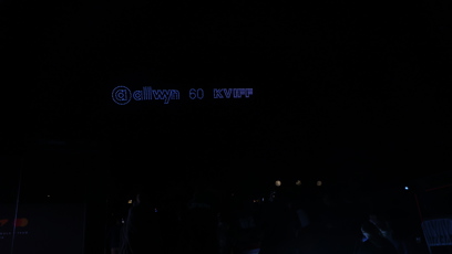FOTO: Nejlepší výhled je od hotelu Thermal, protože drony startují ze Sokolského vrchu za řekou Teplá. V Thermalu mohou návštěvníci zároveň zavítat i na stylovou Allwyn terasu.
