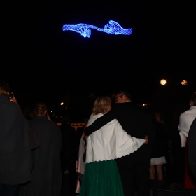 Dronová show ve Varech.