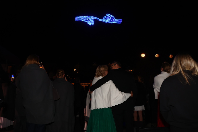 FOTO: Dronová show ve Varech. – stránka 793