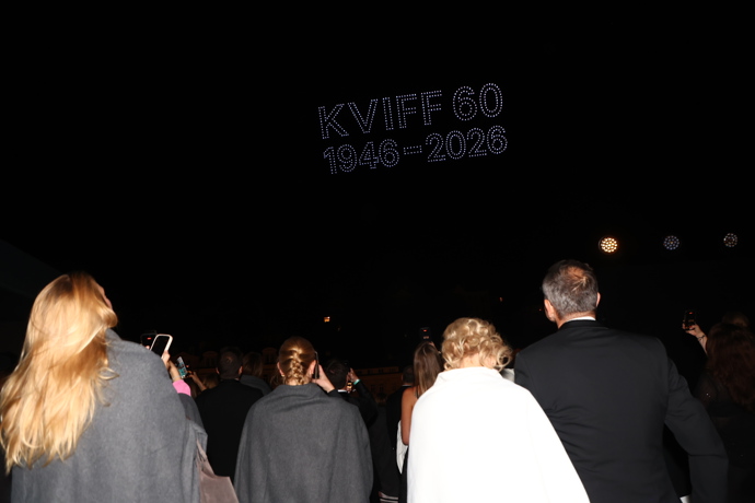 FOTO: Nebe nad městem znovu rozzáří rekordních 1 300 dronů v show s názvem Hvězdy a vítězové vlastního příběhu. – stránka 46