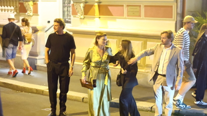 FOTO: Petr Lněnička bránil svou dámu před autem vlastním tělem.