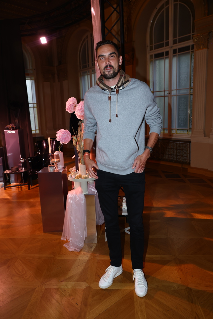 FOTO: Basketbalista Tomáš Satoranský. – stránka 3