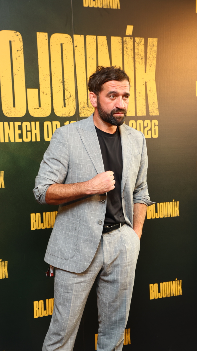 FOTO: Milan Ondrík hraje ve filmu jednu z hlavních rolí. – stránka 27