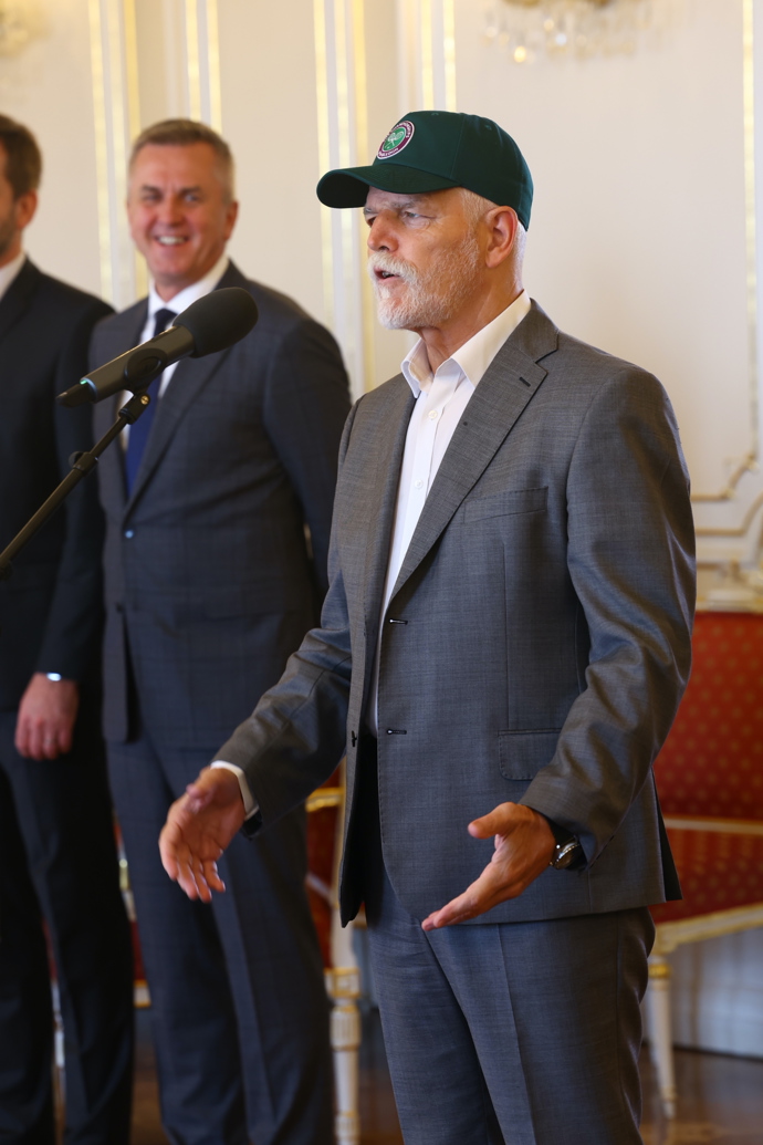 FOTO: Prezident nápadně připomínal Marka Vašuta. – stránka 15