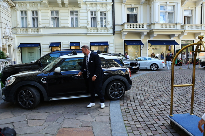 FOTO: Ministr Igor Červený dorazil do Varů. – stránka 6