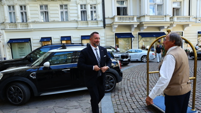 FOTO: Ministr Igor Červený dorazil do Varů.
