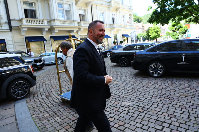 FOTO: Ministr Igor Červený dorazil do Varů. – stránka 4