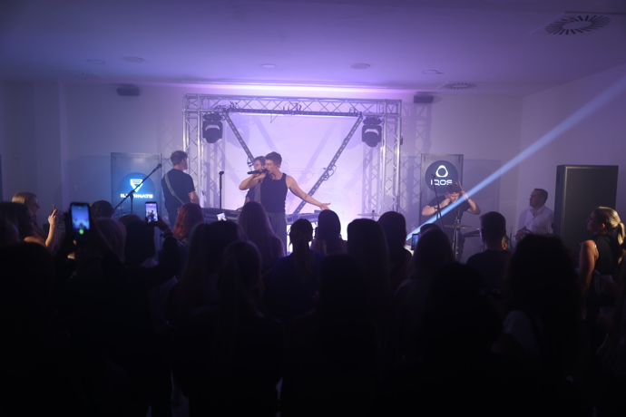 FOTO: Alfréd Šrámek si nenechal ujít koncert Adama Mišíka. – stránka 2