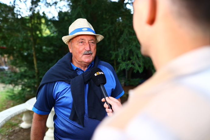 FOTO: Antonín Panenka na oslavě Petra Jandy. – stránka 1