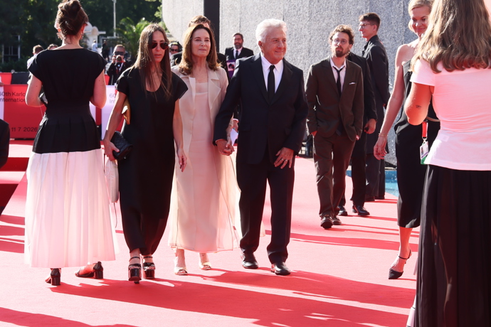FOTO: Dustin Hoffman pozdravil fanoušky. – stránka 708
