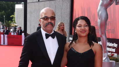 FOTO: Jeffrey Wright dorazil se ženou na červený koberec.