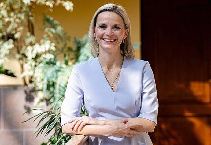 FOTO: Zuzana Mrázová lítá v průšvihu. – stránka 1