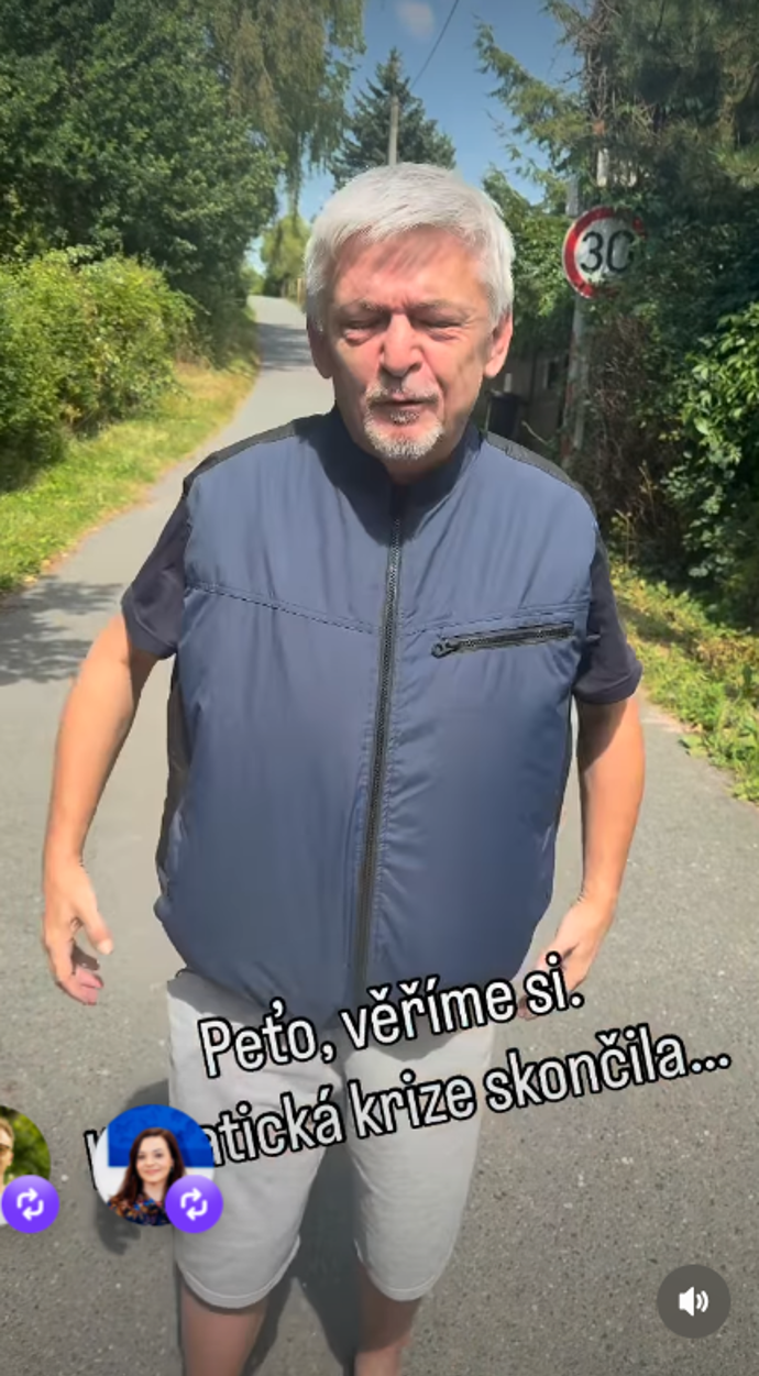 FOTO: Michal Suchánek se vytasi s netradiční bundou. – stránka 1