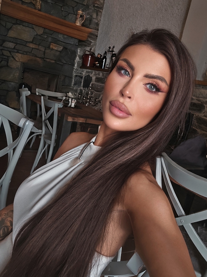 FOTO: Lela Ceterová na hradě Kunzov. – stránka 4