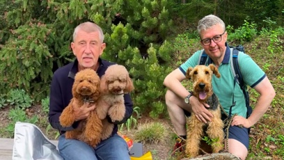 FOTO: Andrej Babiš s pudly a Karel Havlíček se svojí Betynou