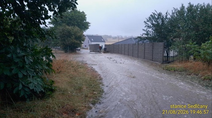 FOTO: Následkem dešťů se rozvodnily řeky a potoky. – stránka 7