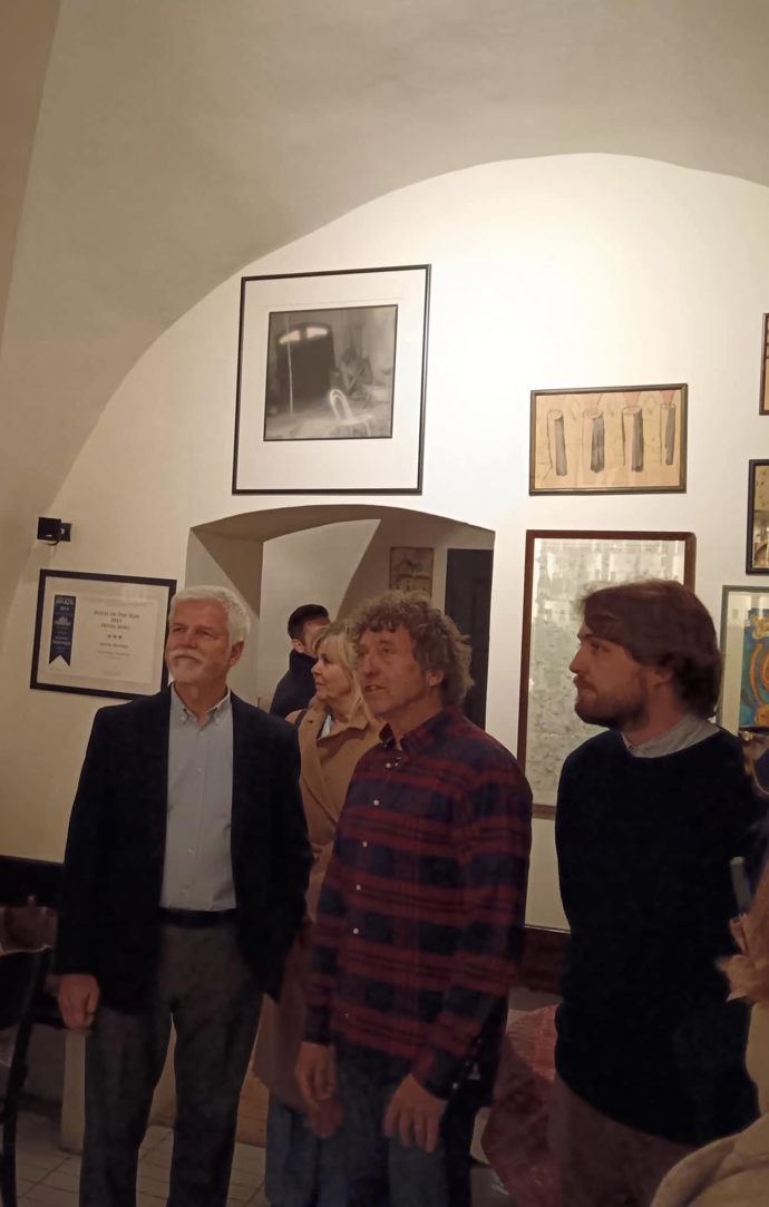 FOTO: Zemřel člen divadla Sklep Jan Boháč. – stránka 1