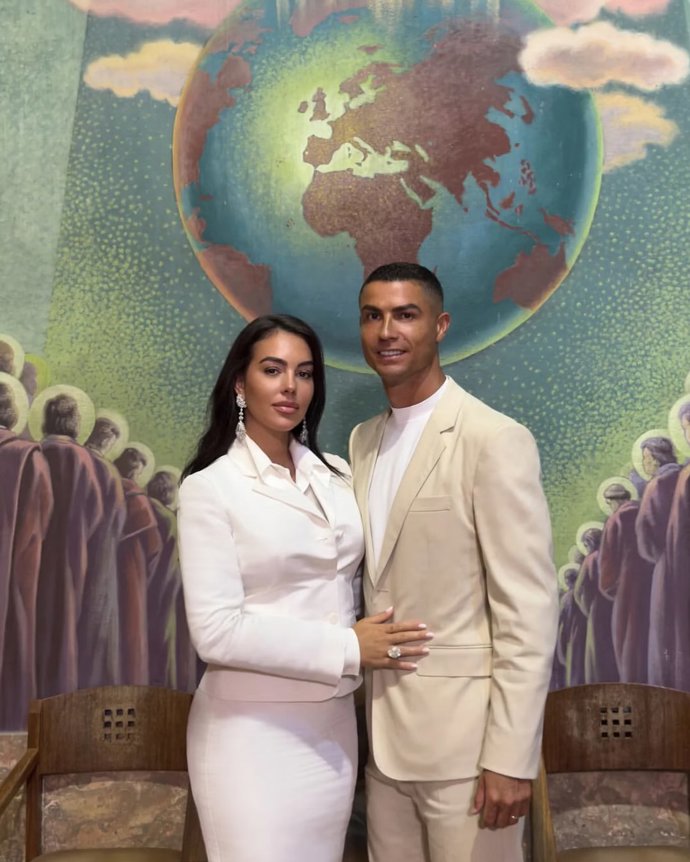 FOTO: Cristiano Ronaldo a Georgina Rodríguez se vzali. – stránka 4